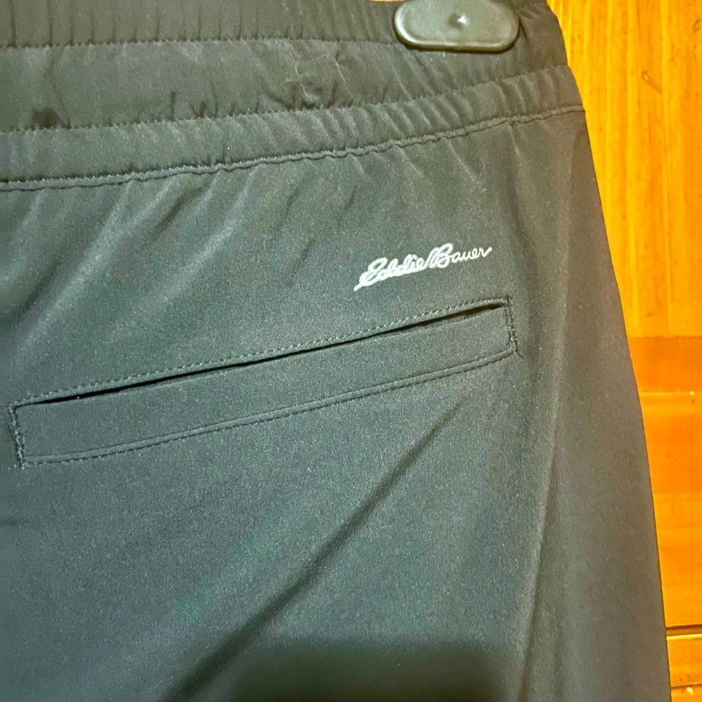NWT Eddie Bauer Women’s Black Capris - Med - Picture 8 of 9